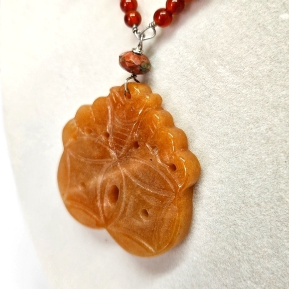 VINTAGE Carved Carnelian Pendant Beaded Silver-Tone Necklace - Picture 3 of 8